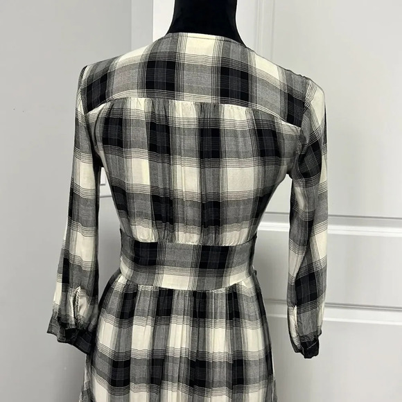 Stradivarius || black white long sleeve midi button down dress in check size XS - Picture 7 of 9